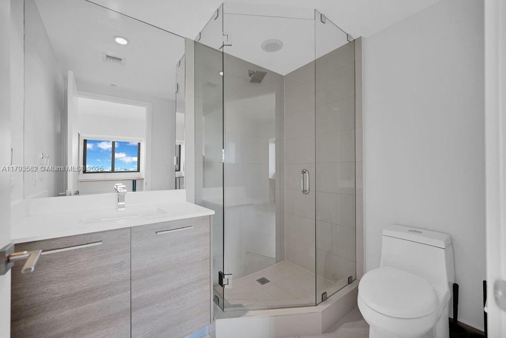 Real estate property located at 650 32nd St #1004, Miami-dade, Paraiso Bay Condo, Miami, FL