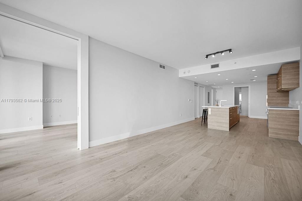 Real estate property located at 650 32nd St #1004, Miami-dade, Paraiso Bay Condo, Miami, FL
