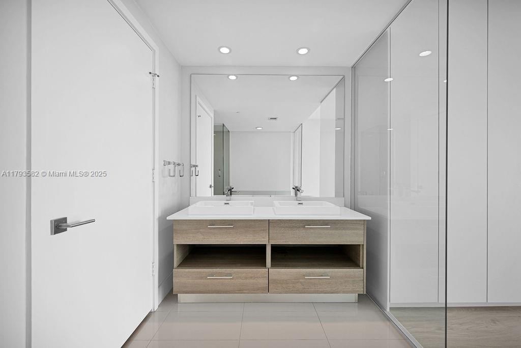 Real estate property located at 650 32nd St #1004, Miami-dade, Paraiso Bay Condo, Miami, FL