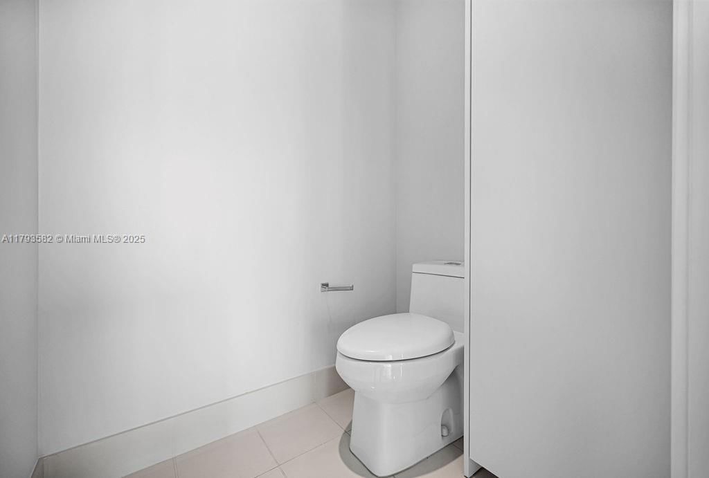 Real estate property located at 650 32nd St #1004, Miami-dade, Paraiso Bay Condo, Miami, FL