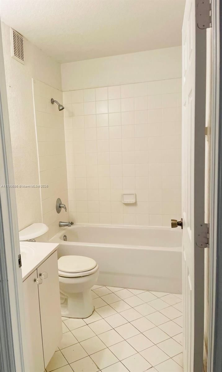 Real estate property located at 940 34th Ave #202, Miami-dade, Monterey At Malibu Bay Co, Homestead, FL