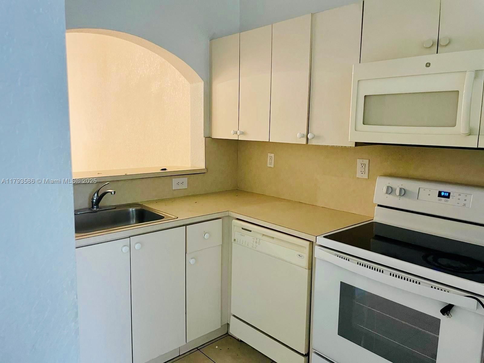 Real estate property located at 940 34th Ave #202, Miami-dade, Monterey At Malibu Bay Co, Homestead, FL