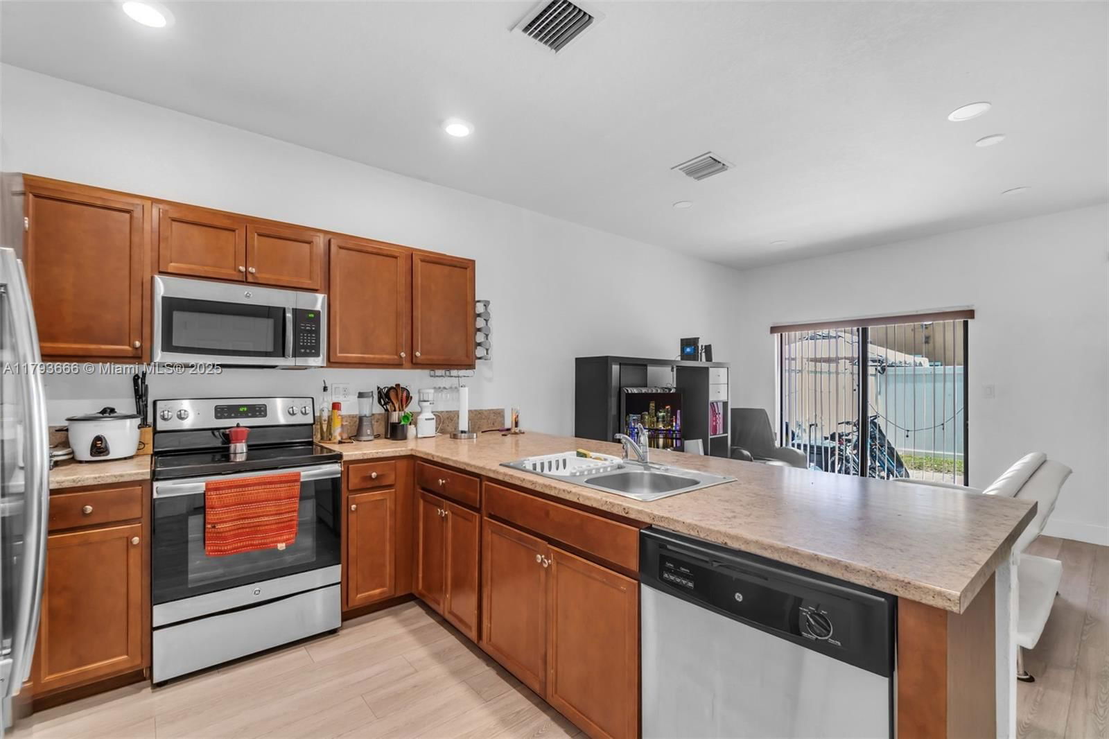 Real estate property located at 9371 33rd Ave, Miami-dade, Bonterra, Hialeah, FL