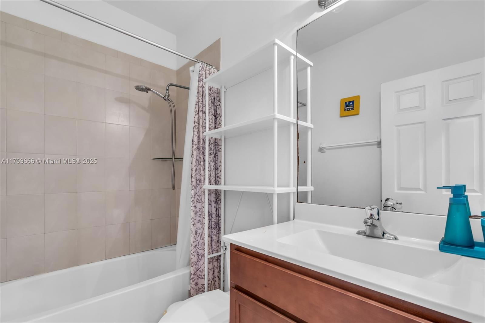 Real estate property located at 9371 33rd Ave, Miami-dade, Bonterra, Hialeah, FL