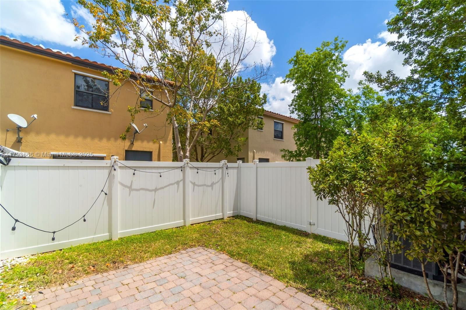 Real estate property located at 9371 33rd Ave, Miami-dade, Bonterra, Hialeah, FL