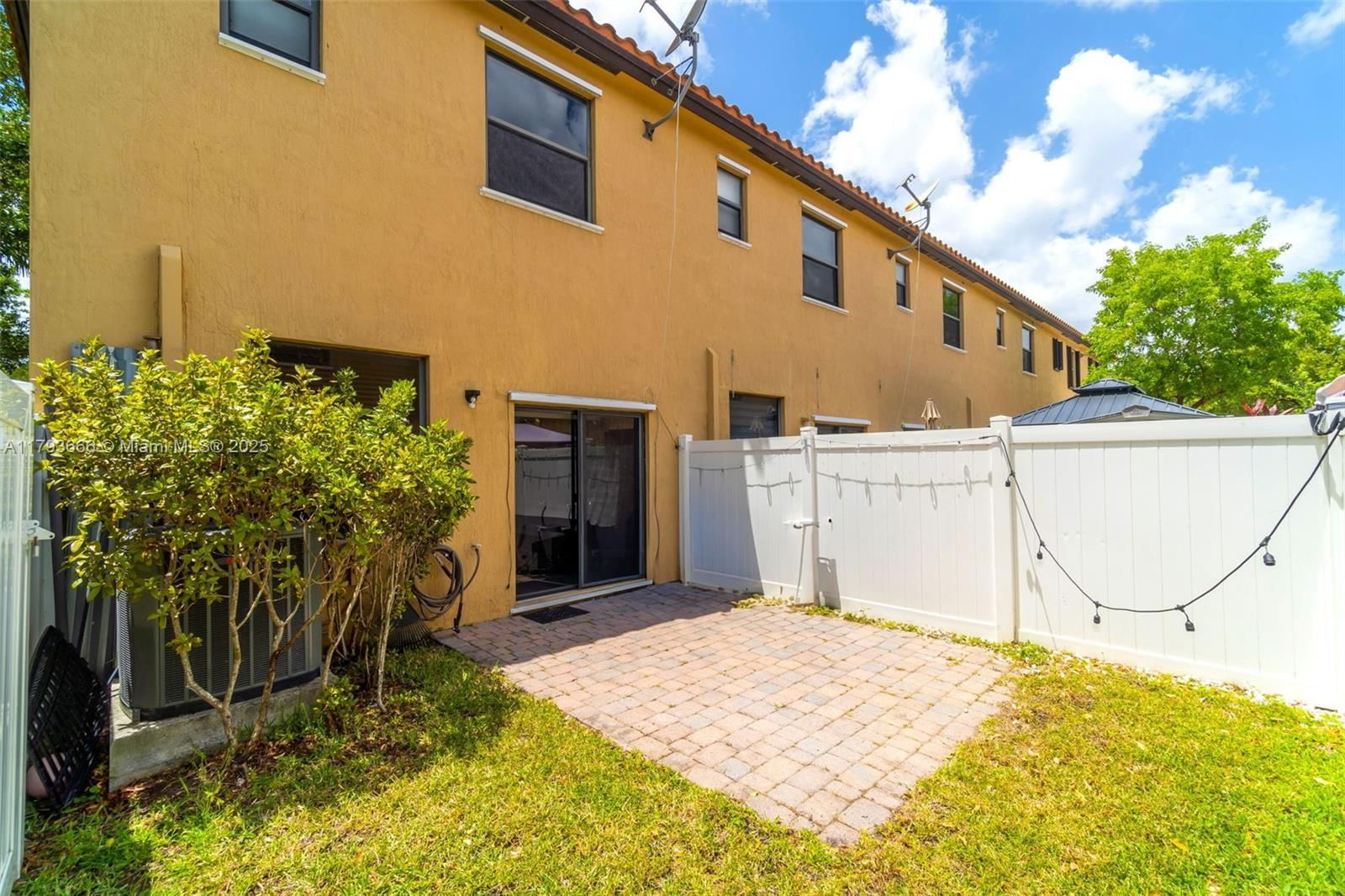 Real estate property located at 9371 33rd Ave, Miami-dade, Bonterra, Hialeah, FL