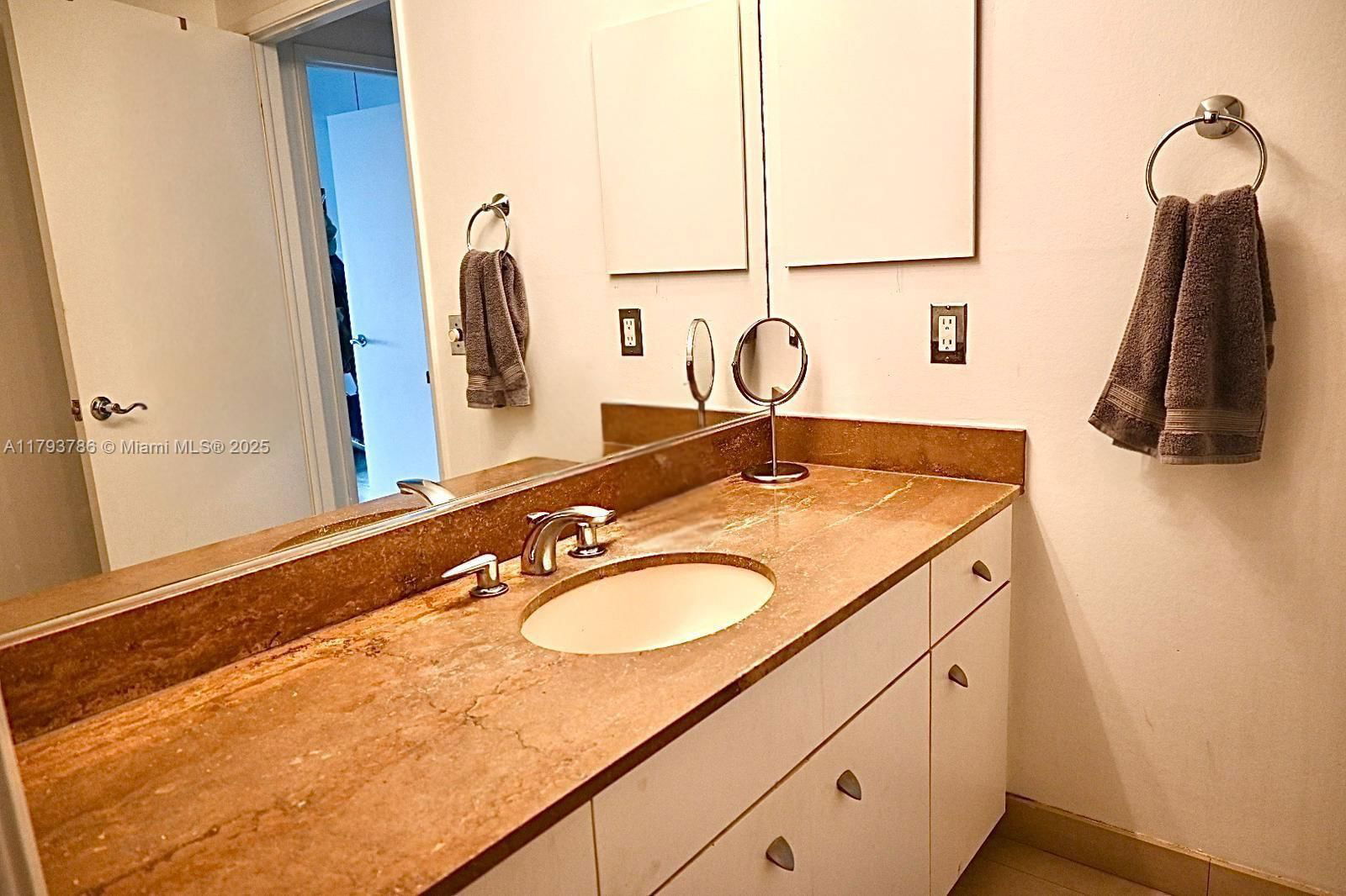 Real estate property located at 1581 Brickell Ave #1807, Miami-dade, Villa Regina Condo, Miami, FL