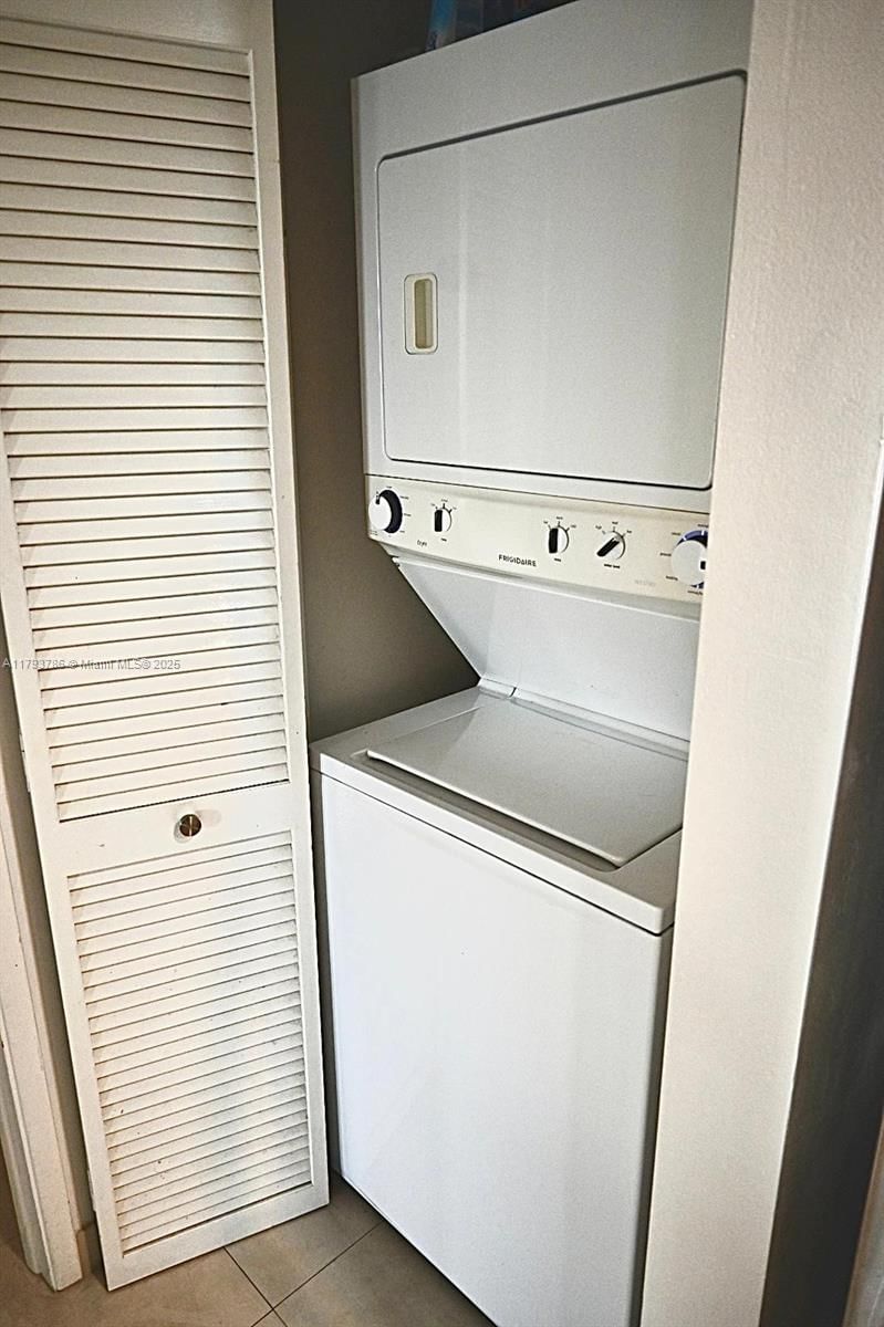 Real estate property located at 1581 Brickell Ave #1807, Miami-dade, Villa Regina Condo, Miami, FL