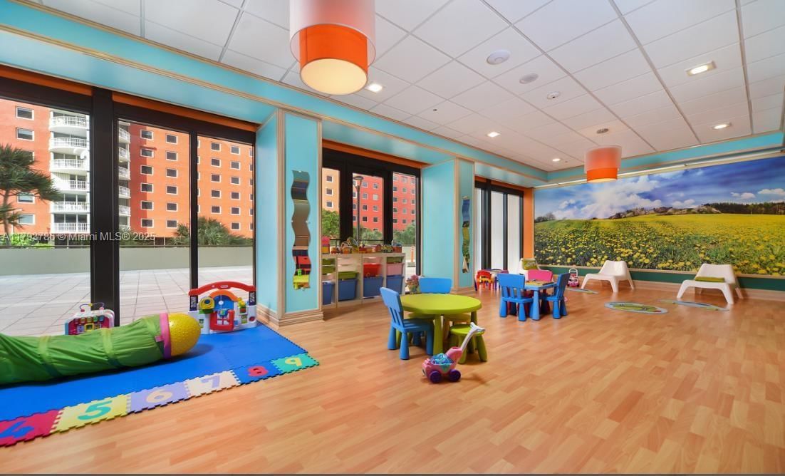 Real estate property located at 1581 Brickell Ave #1807, Miami-dade, Villa Regina Condo, Miami, FL
