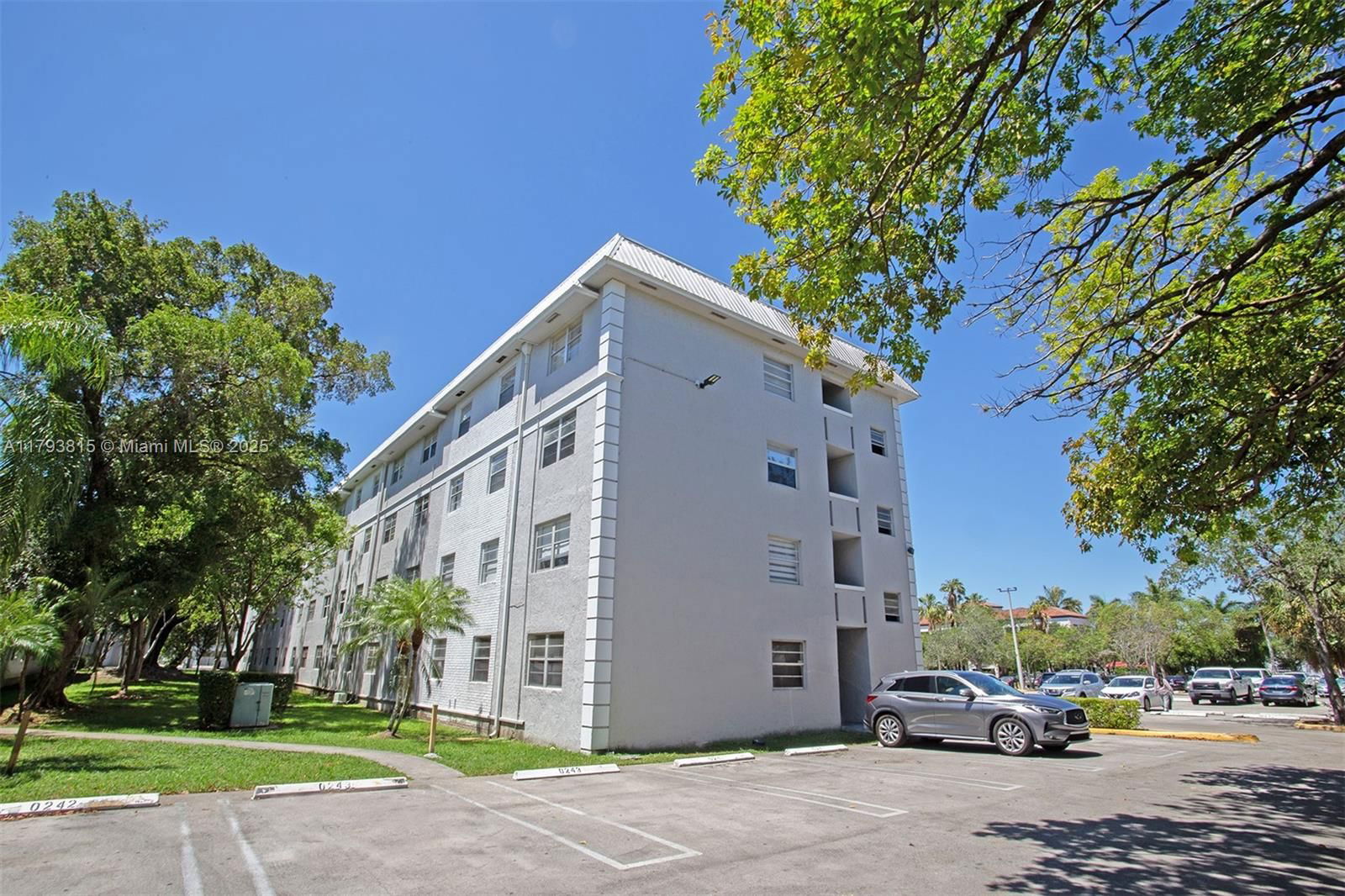 Real estate property located at 17255 95th Ave #247, Miami-dade, Village Homes & Condos At, Palmetto Bay, FL