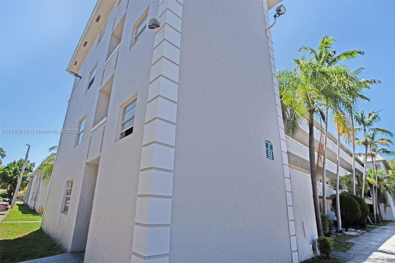 Real estate property located at 17255 95th Ave #247, Miami-dade, Village Homes & Condos At, Palmetto Bay, FL