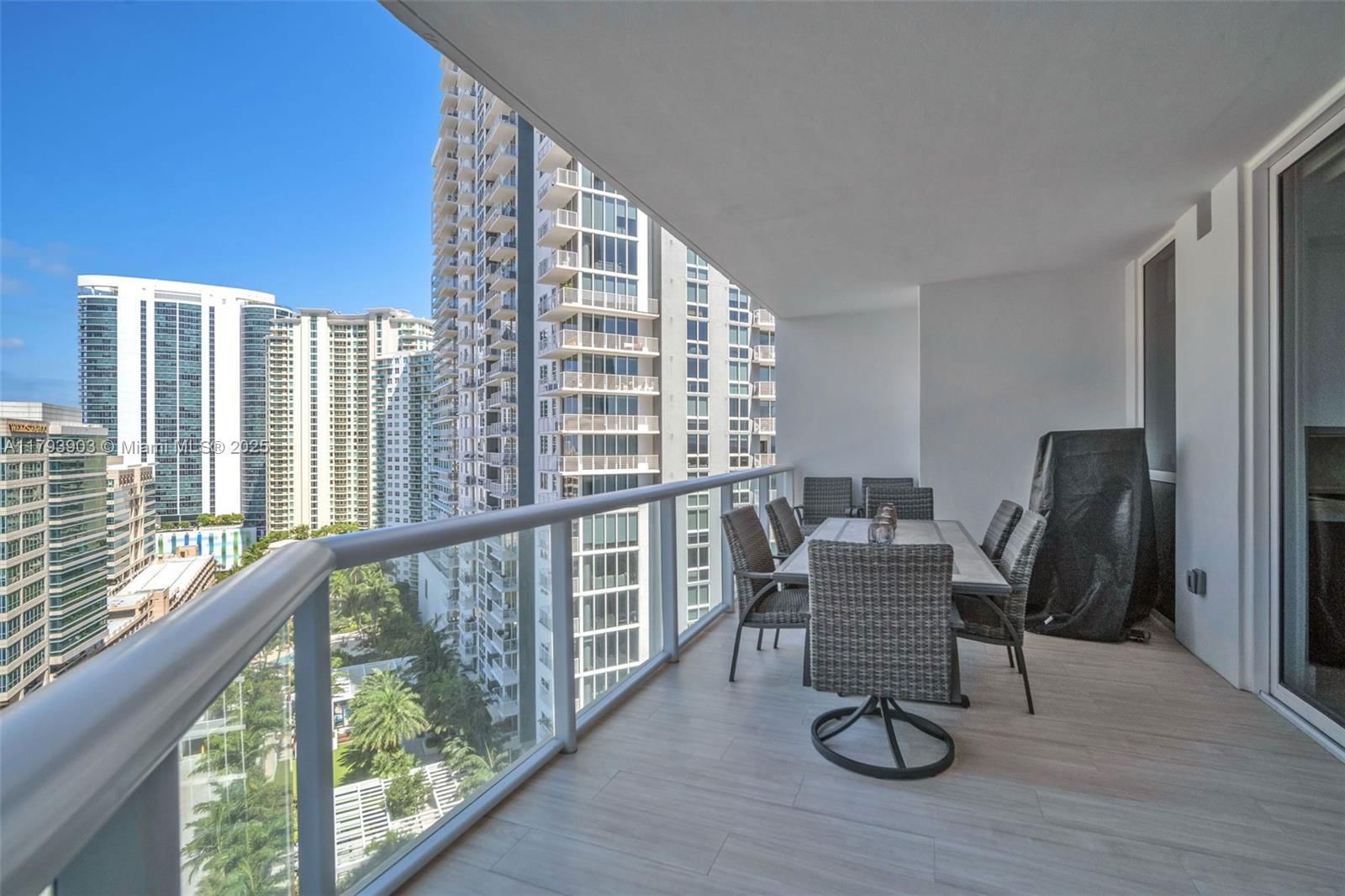 Real estate property located at 333 Las Olas Way #2209, Broward, Las Olas River House Cond, Fort Lauderdale, FL
