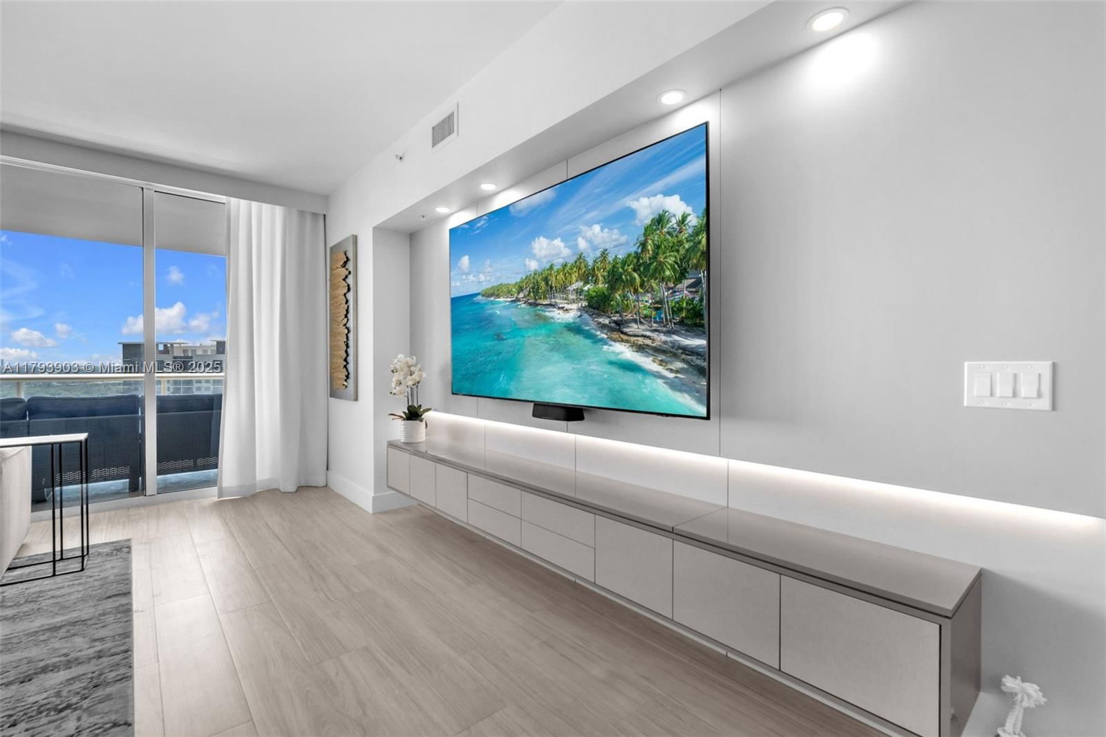Real estate property located at 333 Las Olas Way #2209, Broward, Las Olas River House Cond, Fort Lauderdale, FL