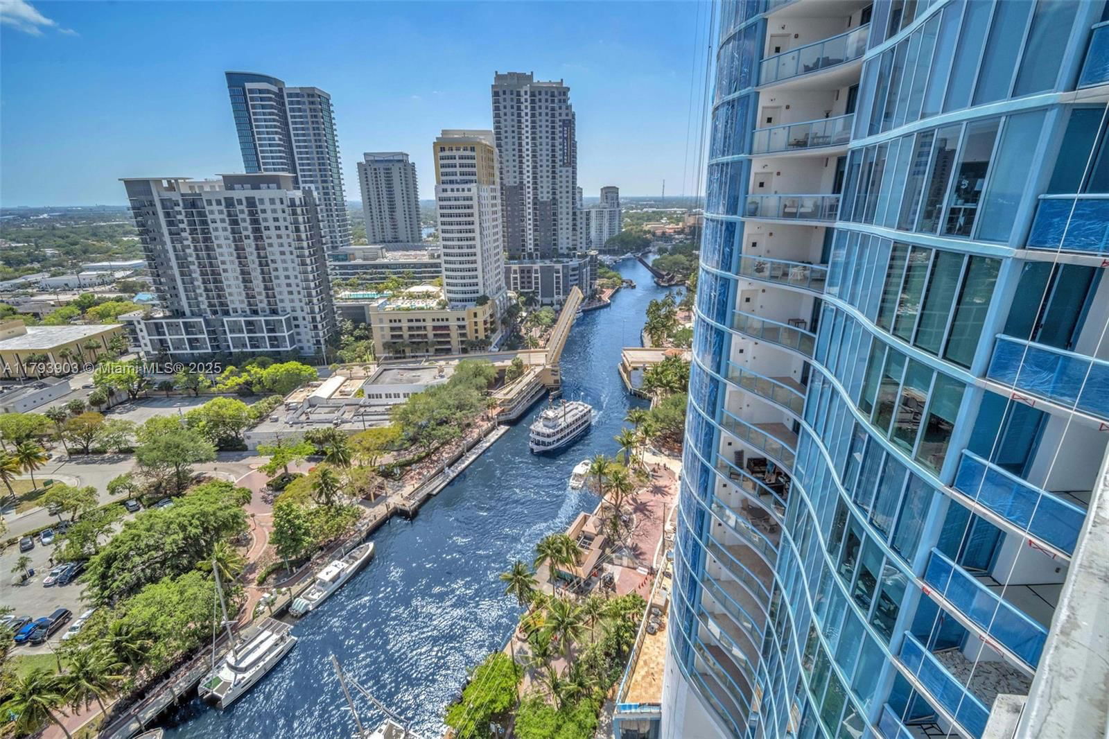 Real estate property located at 333 Las Olas Way #2209, Broward, Las Olas River House Cond, Fort Lauderdale, FL