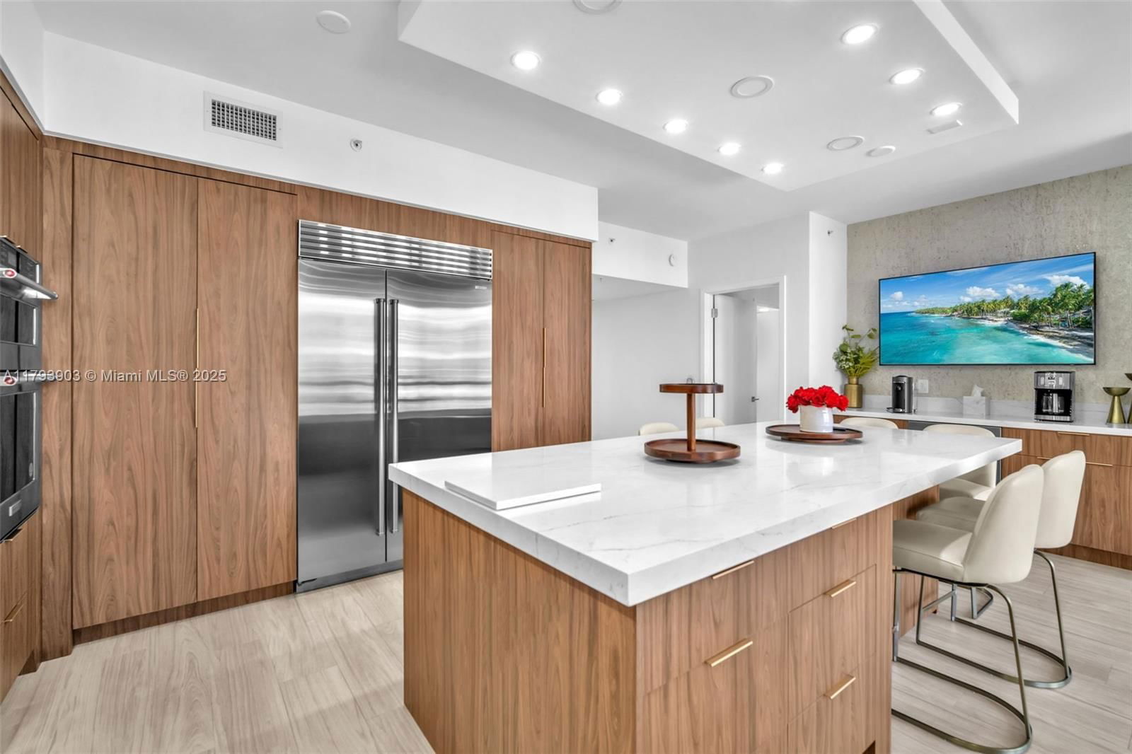 Real estate property located at 333 Las Olas Way #2209, Broward, Las Olas River House Cond, Fort Lauderdale, FL