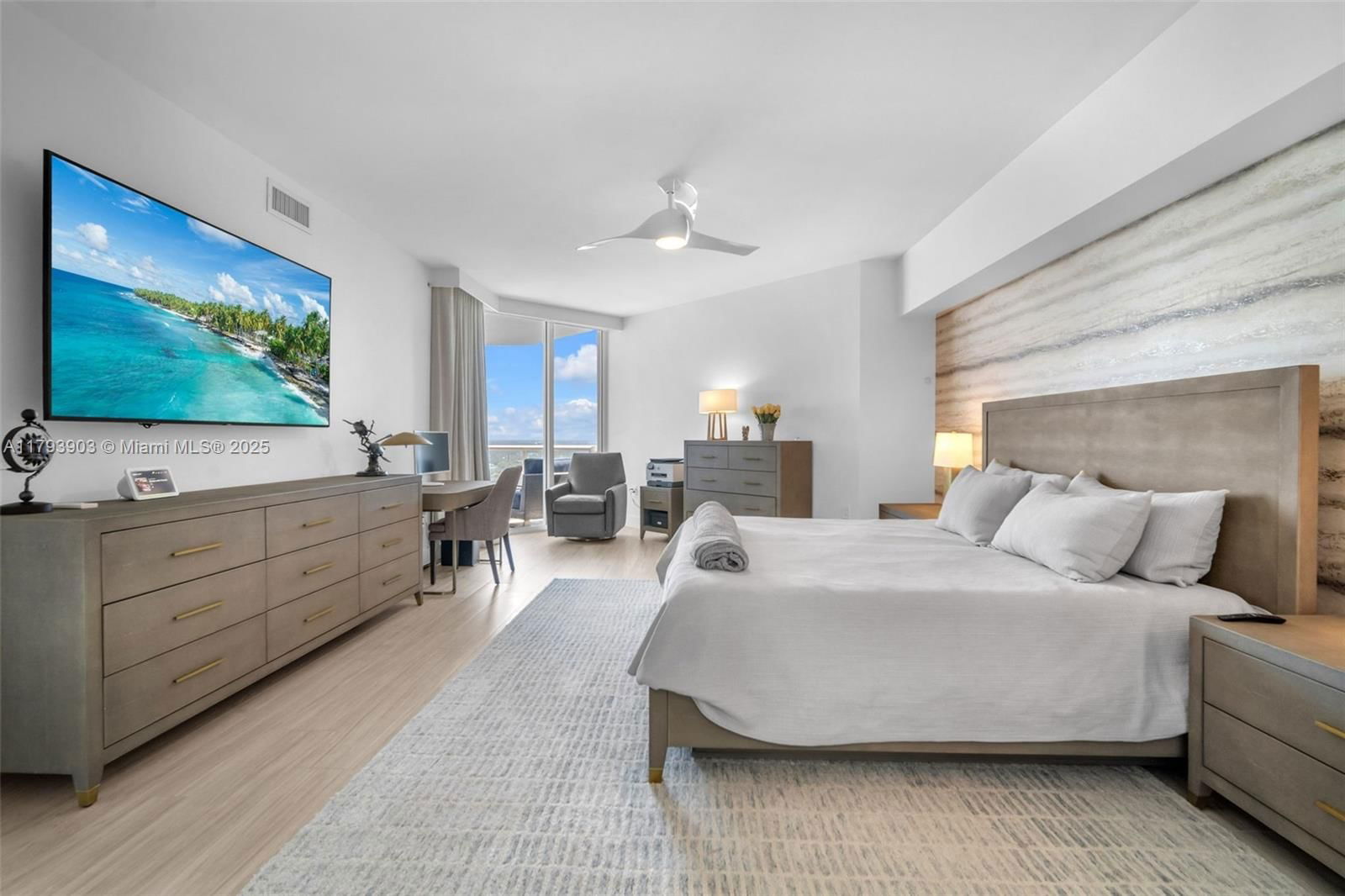Real estate property located at 333 Las Olas Way #2209, Broward, Las Olas River House Cond, Fort Lauderdale, FL