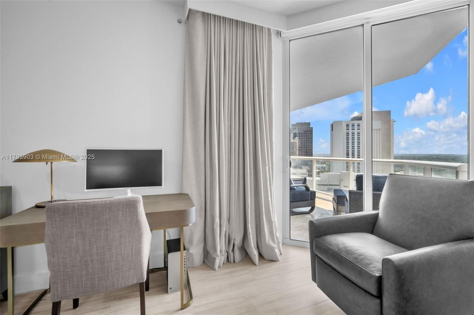 Real estate property located at 333 Las Olas Way #2209, Broward, Las Olas River House Cond, Fort Lauderdale, FL
