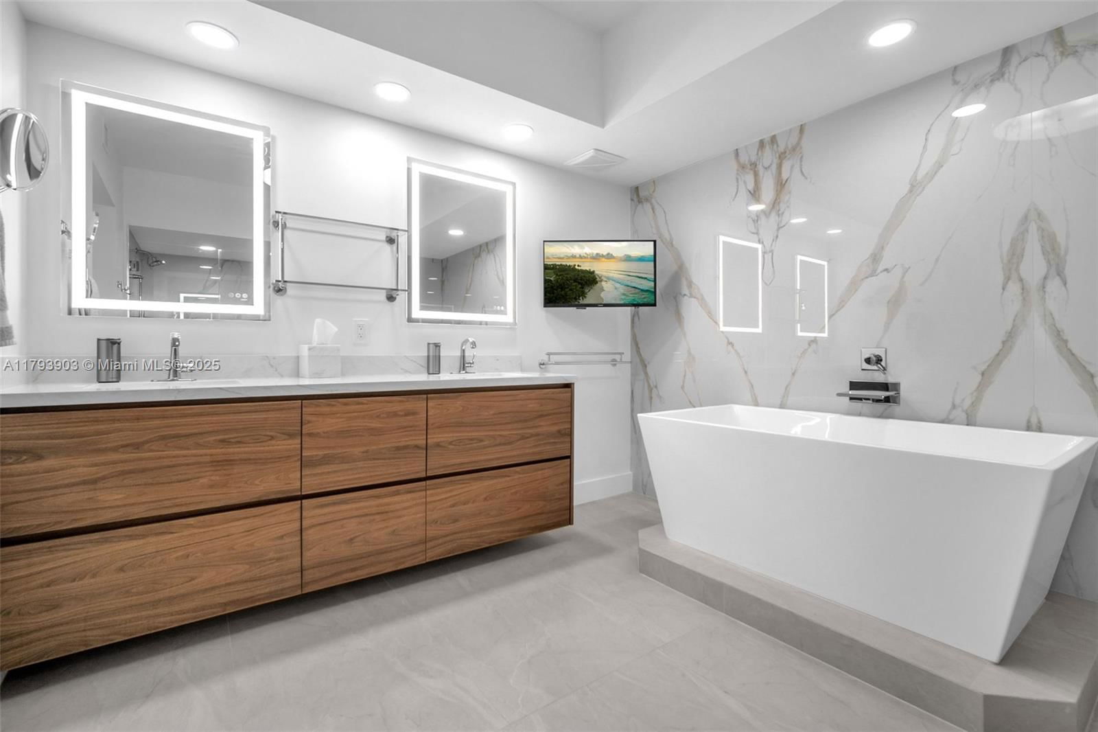 Real estate property located at 333 Las Olas Way #2209, Broward, Las Olas River House Cond, Fort Lauderdale, FL