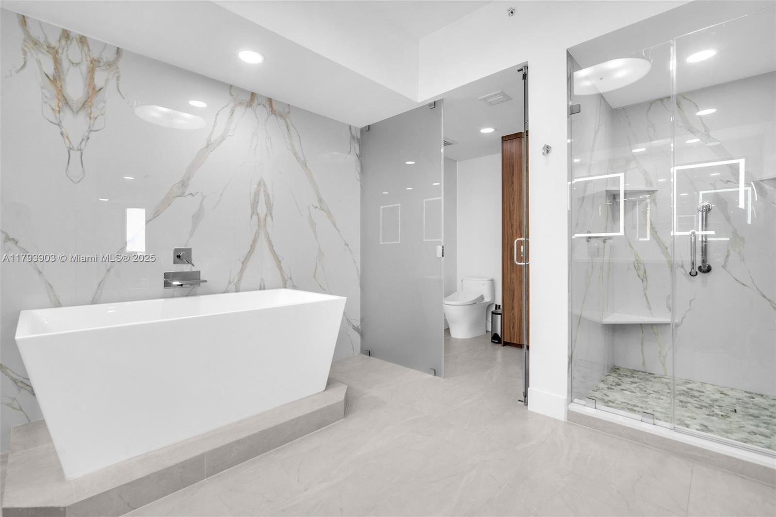 Real estate property located at 333 Las Olas Way #2209, Broward, Las Olas River House Cond, Fort Lauderdale, FL