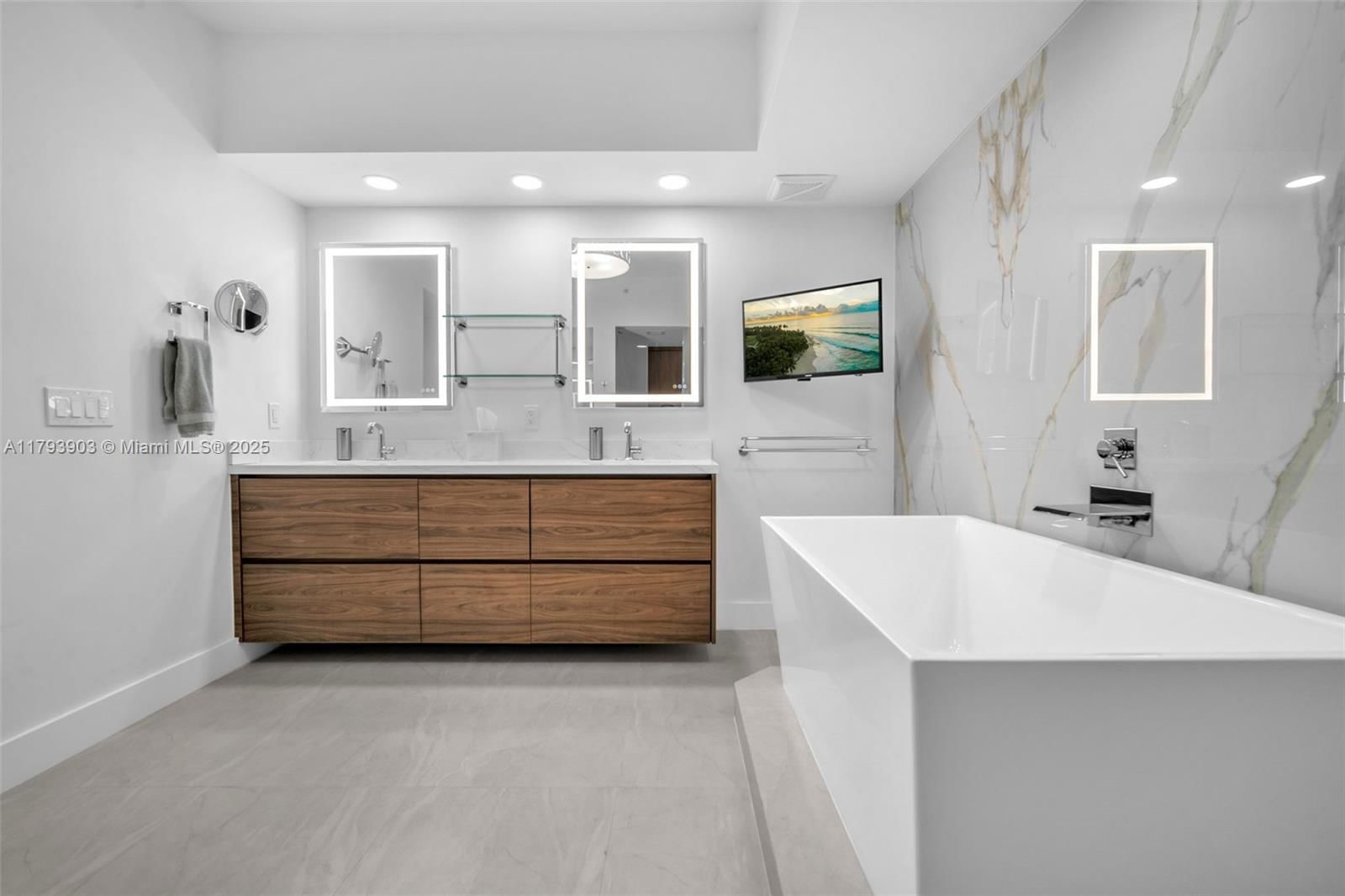 Real estate property located at 333 Las Olas Way #2209, Broward, Las Olas River House Cond, Fort Lauderdale, FL