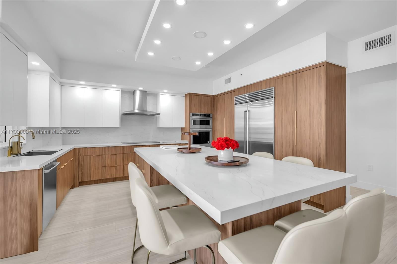 Real estate property located at 333 Las Olas Way #2209, Broward, Las Olas River House Cond, Fort Lauderdale, FL