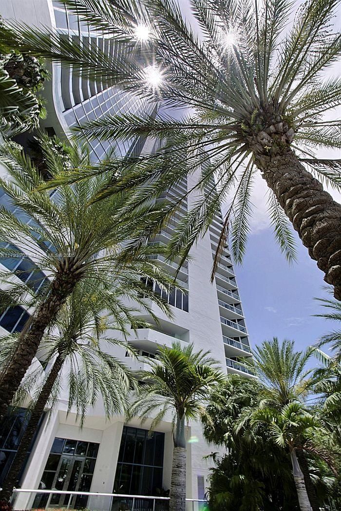 Real estate property located at 333 Las Olas Way #2209, Broward, Las Olas River House Cond, Fort Lauderdale, FL