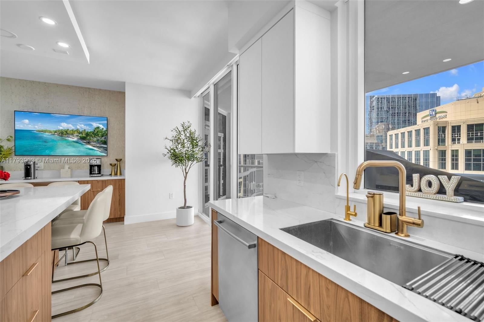 Real estate property located at 333 Las Olas Way #2209, Broward, Las Olas River House Cond, Fort Lauderdale, FL