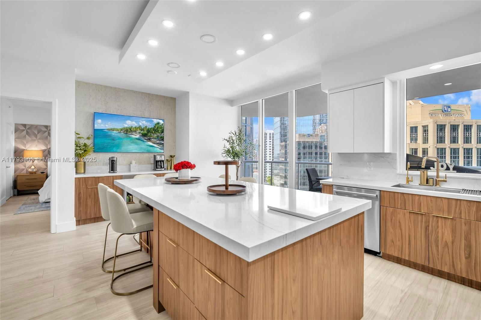 Real estate property located at 333 Las Olas Way #2209, Broward, Las Olas River House Cond, Fort Lauderdale, FL