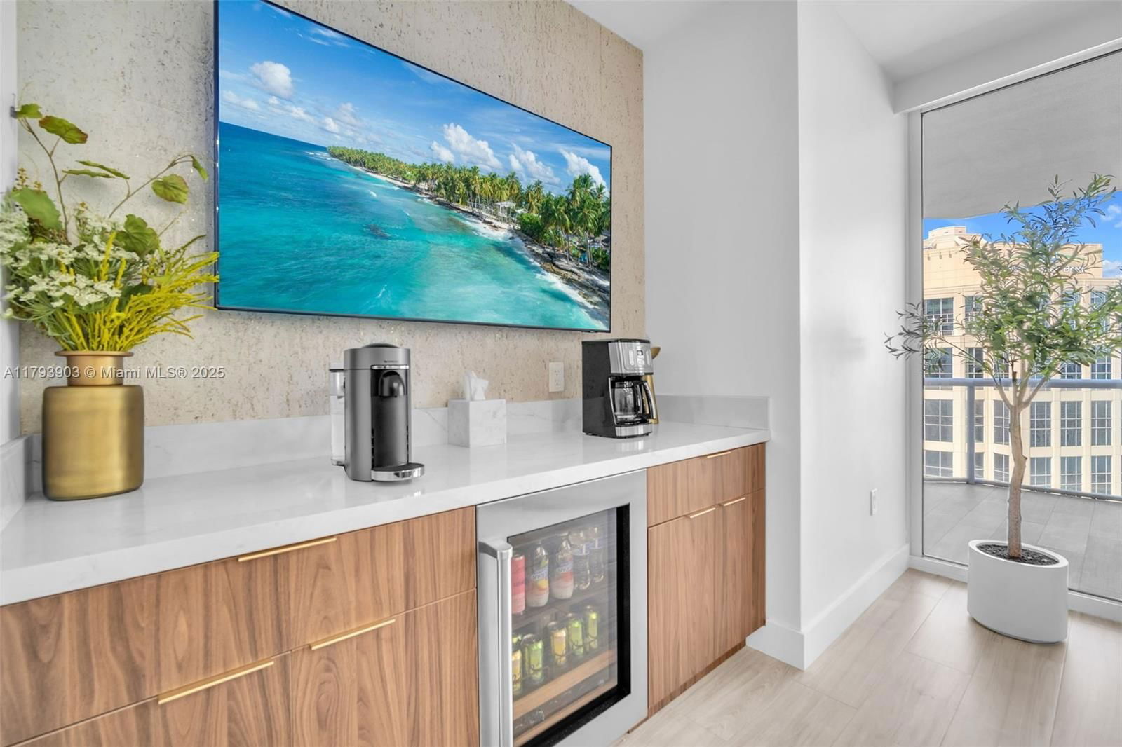 Real estate property located at 333 Las Olas Way #2209, Broward, Las Olas River House Cond, Fort Lauderdale, FL