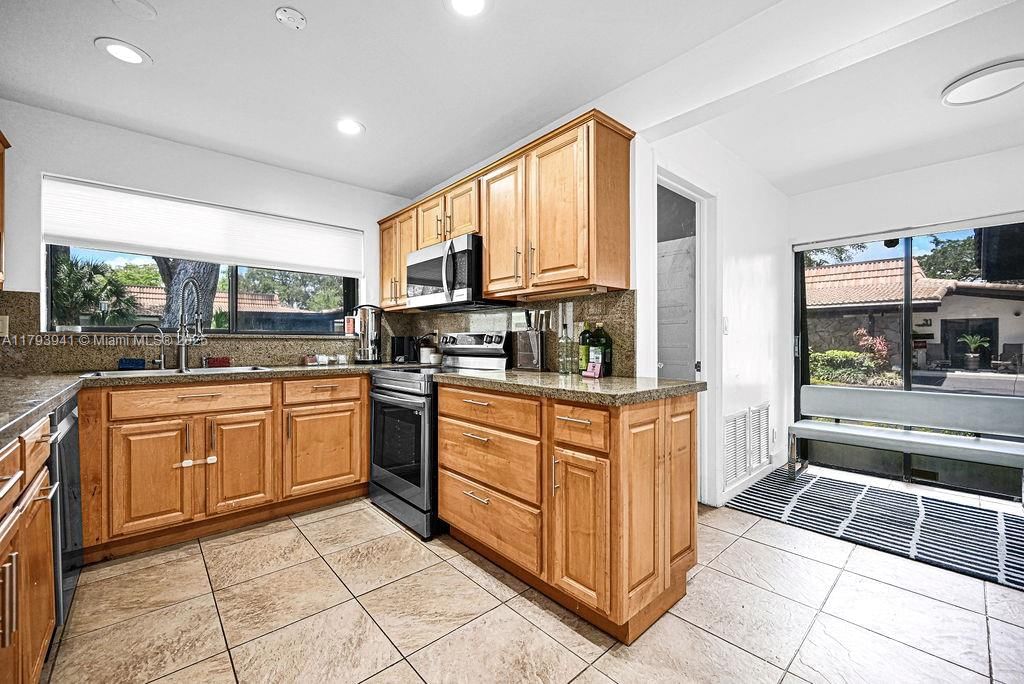 Real estate property located at 3501 Keyser Ave #43, Broward, Emerald Green Section Thr, Hollywood, FL