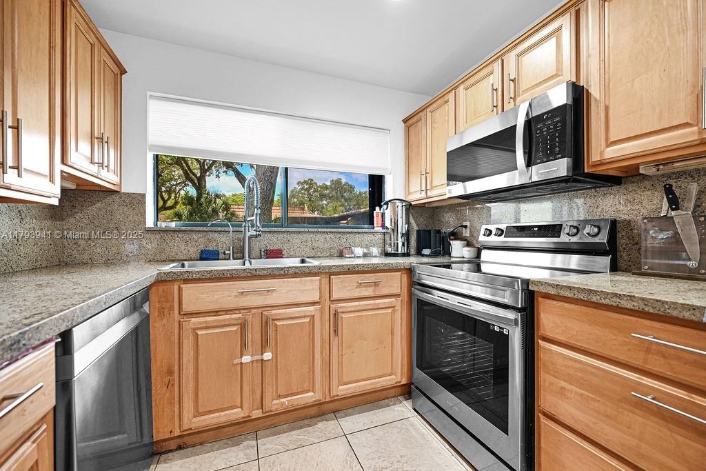 Real estate property located at 3501 Keyser Ave #43, Broward, Emerald Green Section Thr, Hollywood, FL
