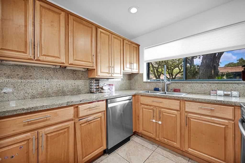 Real estate property located at 3501 Keyser Ave #43, Broward, Emerald Green Section Thr, Hollywood, FL