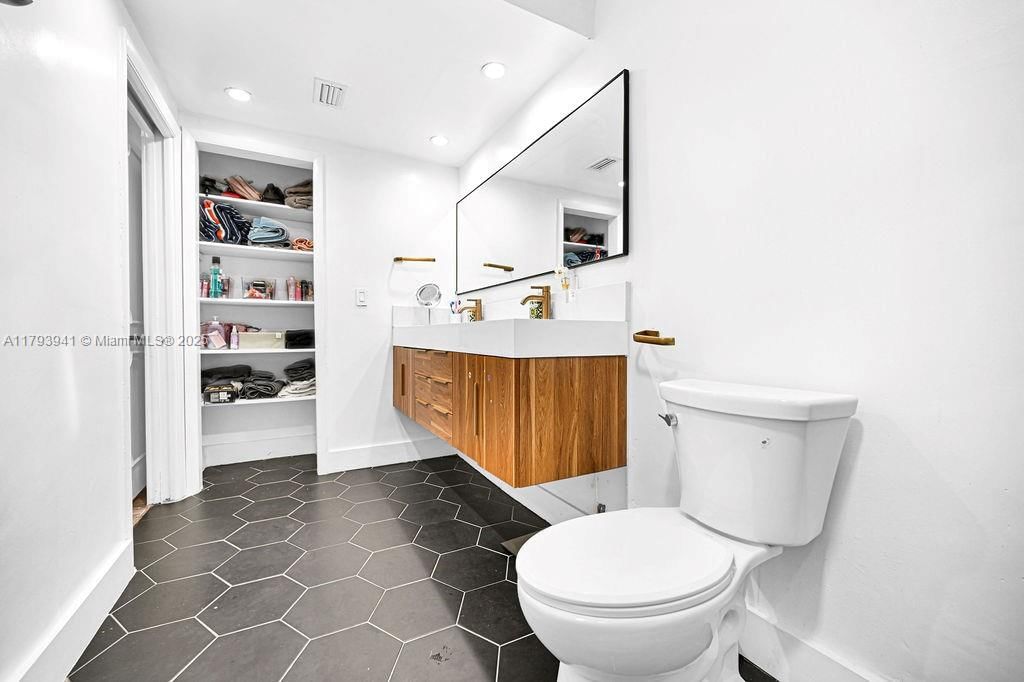 Real estate property located at 3501 Keyser Ave #43, Broward, Emerald Green Section Thr, Hollywood, FL
