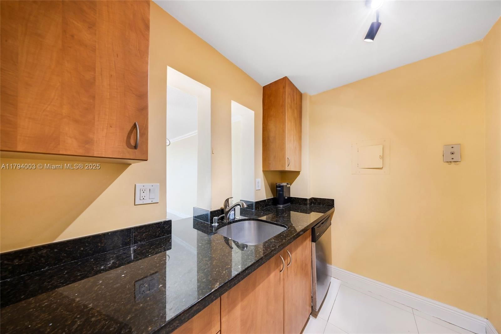 Real estate property located at 2450 135th St #1006, Miami-dade, Waterside Towers Condo, North Miami, FL