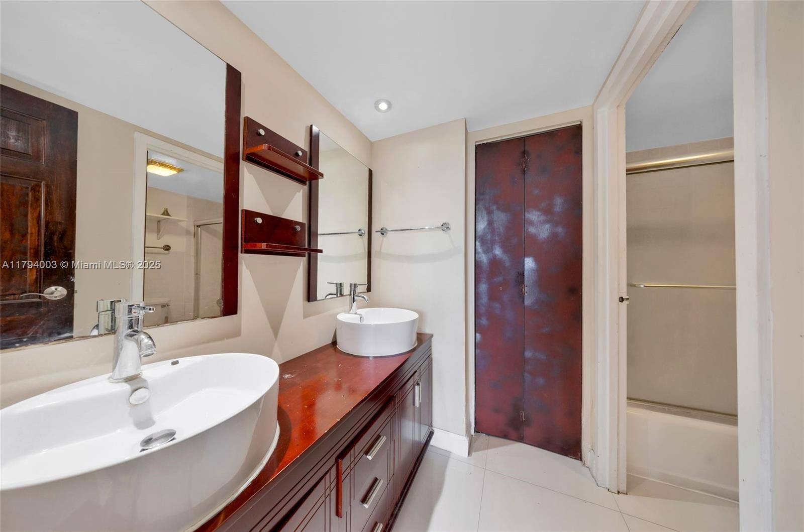 Real estate property located at 2450 135th St #1006, Miami-dade, Waterside Towers Condo, North Miami, FL
