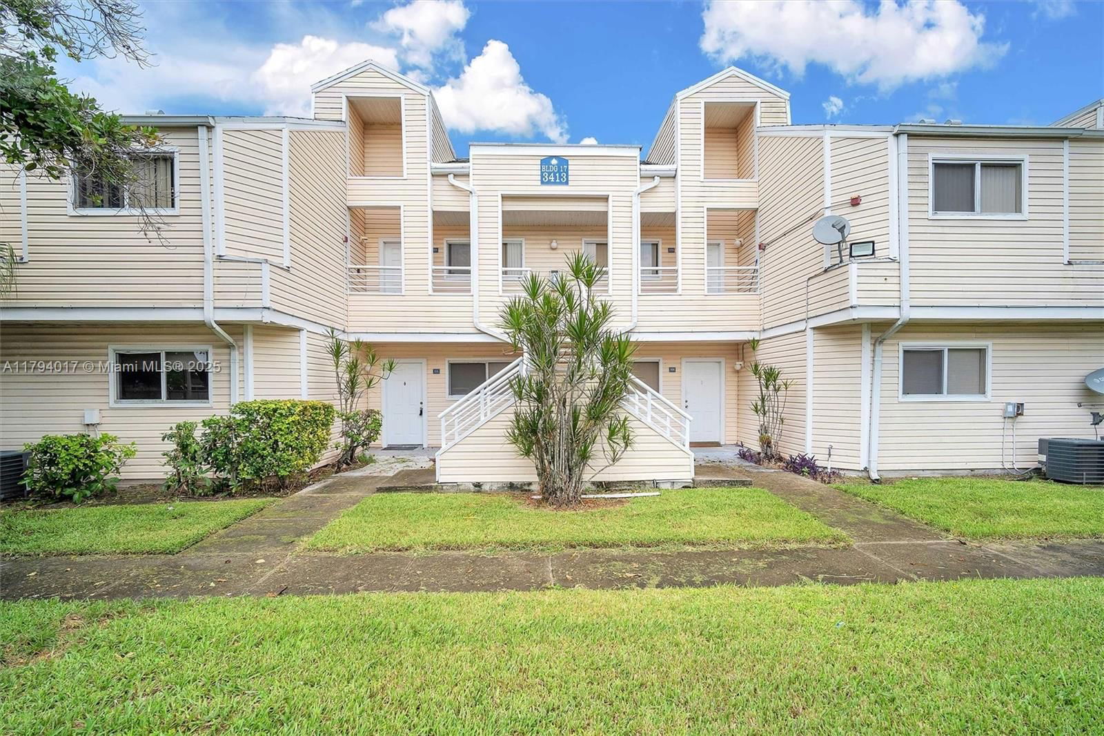 Real estate property located at 3449 44th St #103, Broward, Summer Lake, Oakland Park, FL