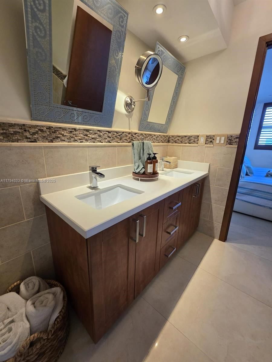 Real estate property located at 9225 Collins Ave #1409, Miami-dade, Four Winds Condo, Surfside, FL