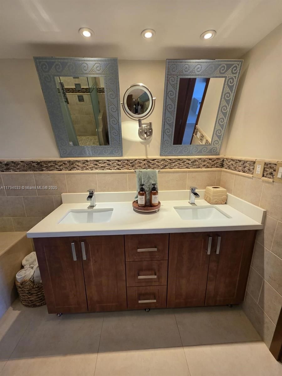 Real estate property located at 9225 Collins Ave #1409, Miami-dade, Four Winds Condo, Surfside, FL