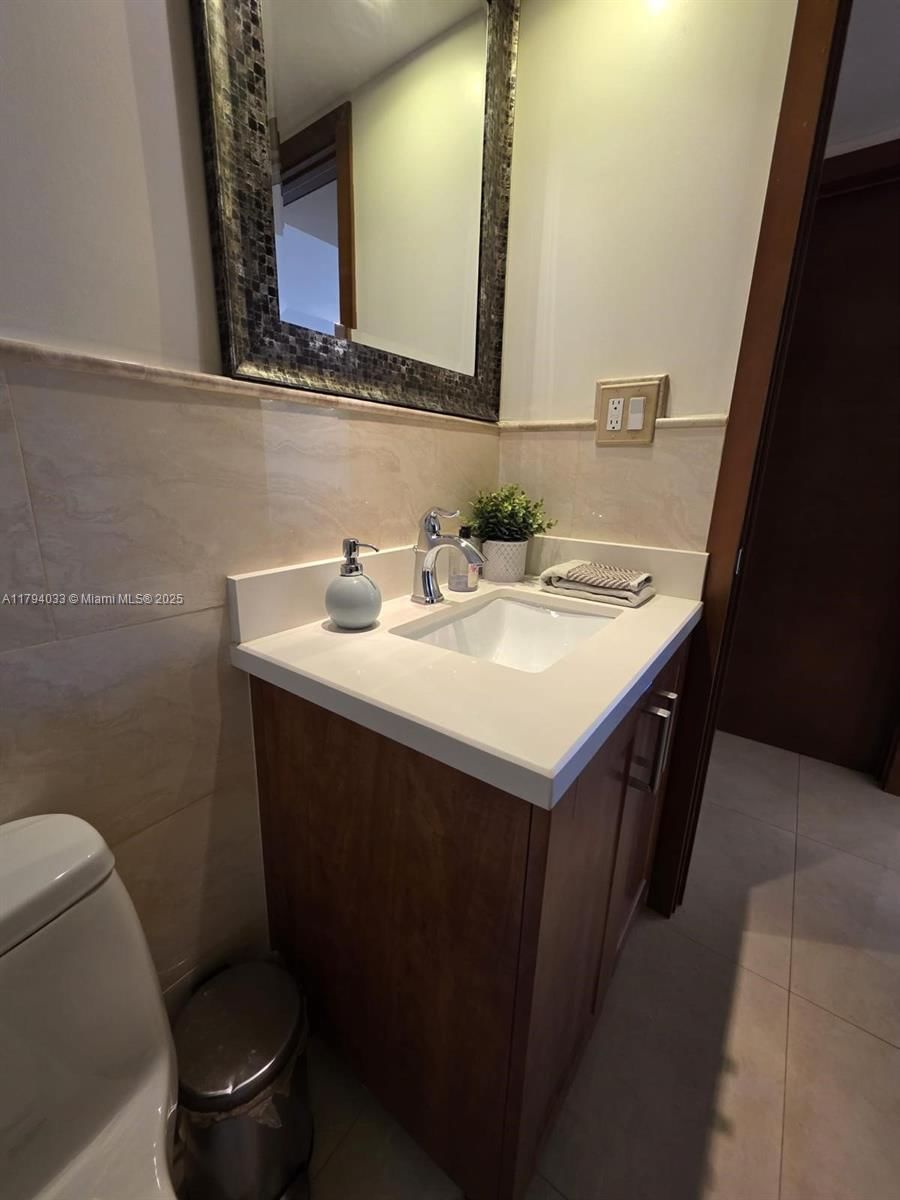 Real estate property located at 9225 Collins Ave #1409, Miami-dade, Four Winds Condo, Surfside, FL