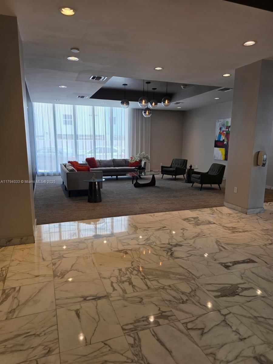 Real estate property located at 9225 Collins Ave #1409, Miami-dade, Four Winds Condo, Surfside, FL