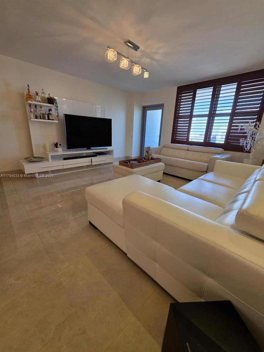 Real estate property located at 9225 Collins Ave #1409, Miami-dade, Four Winds Condo, Surfside, FL