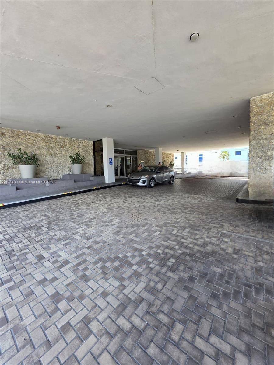 Real estate property located at 9225 Collins Ave #1409, Miami-dade, Four Winds Condo, Surfside, FL