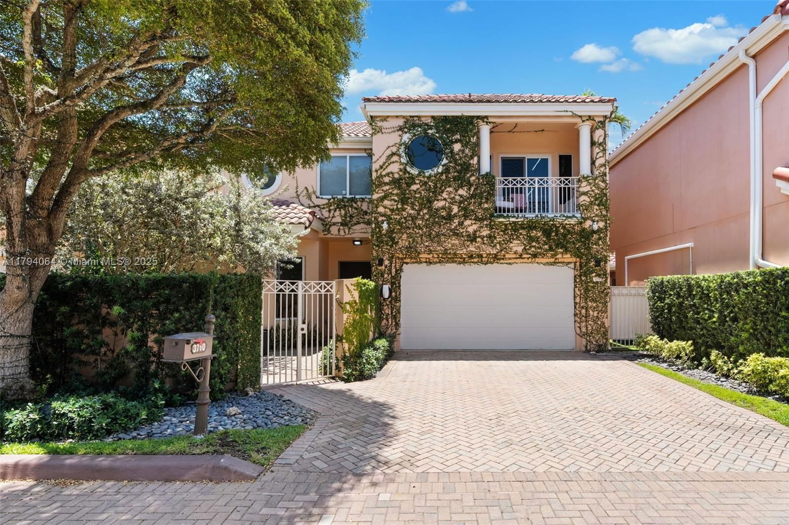 Real estate property located at 3710 208th Ter, Miami-dade, Island Way, Aventura, FL
