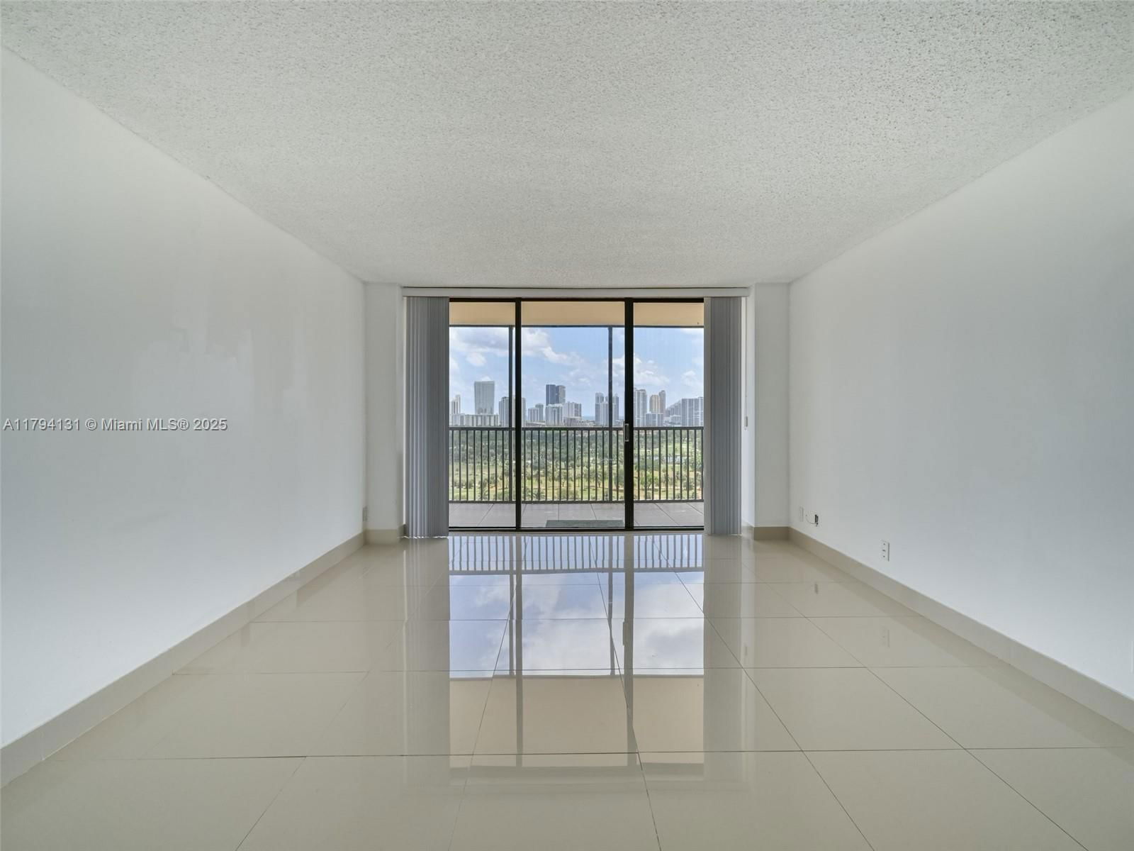 Real estate property located at 20301 Country Club Dr #1927, Miami-dade, Coronado Condo- Tower Ii, Aventura, FL