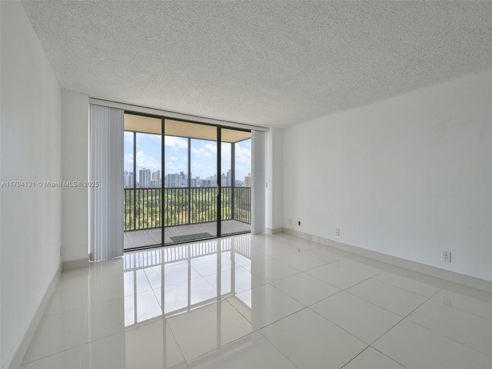 Real estate property located at 20301 Country Club Dr #1927, Miami-dade, Coronado Condo- Tower Ii, Aventura, FL