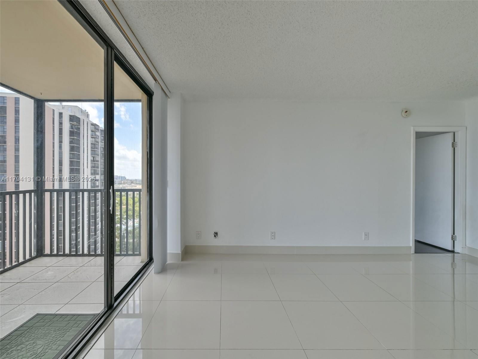 Real estate property located at 20301 Country Club Dr #1927, Miami-dade, Coronado Condo- Tower Ii, Aventura, FL
