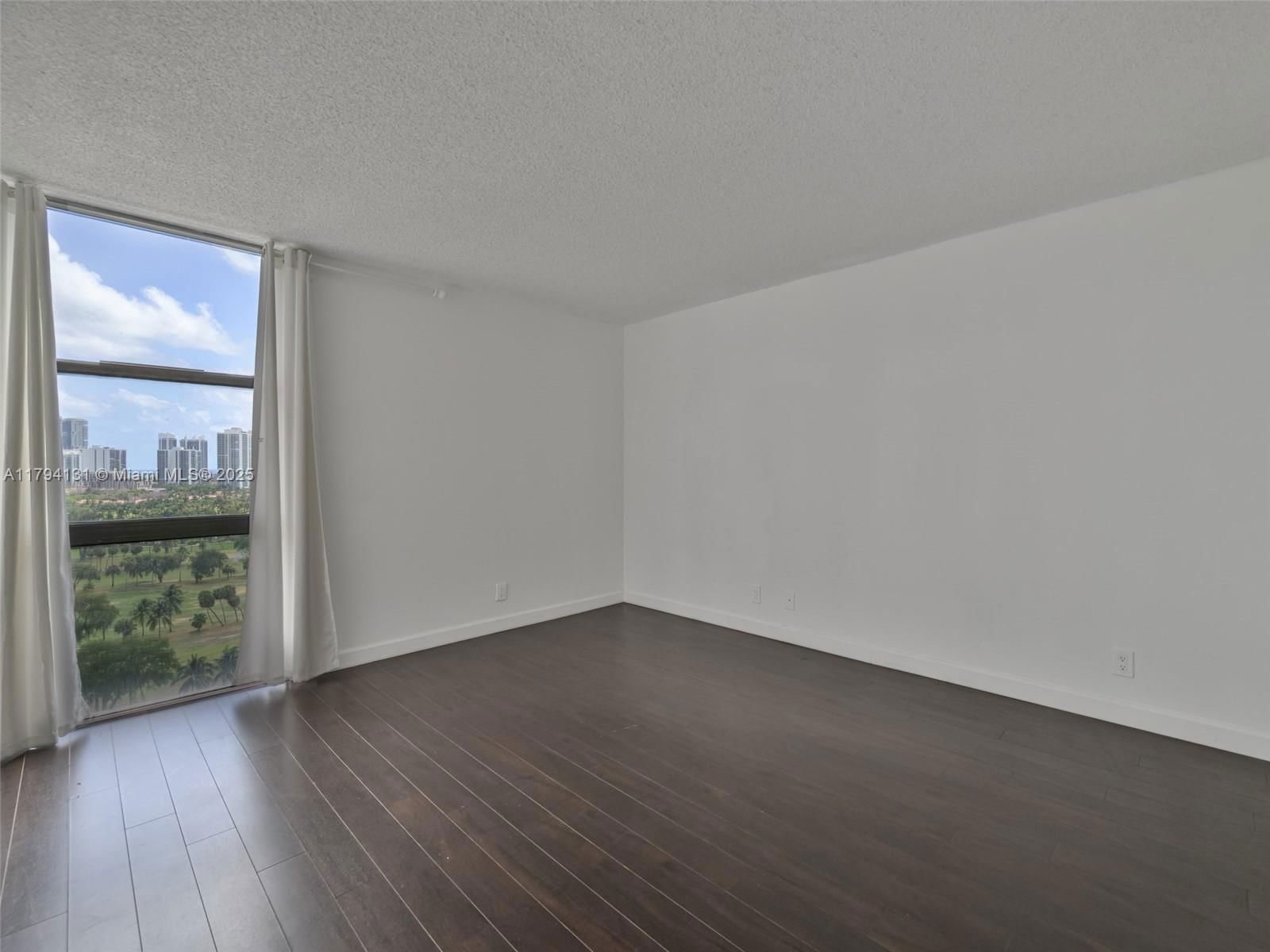 Real estate property located at 20301 Country Club Dr #1927, Miami-dade, Coronado Condo- Tower Ii, Aventura, FL