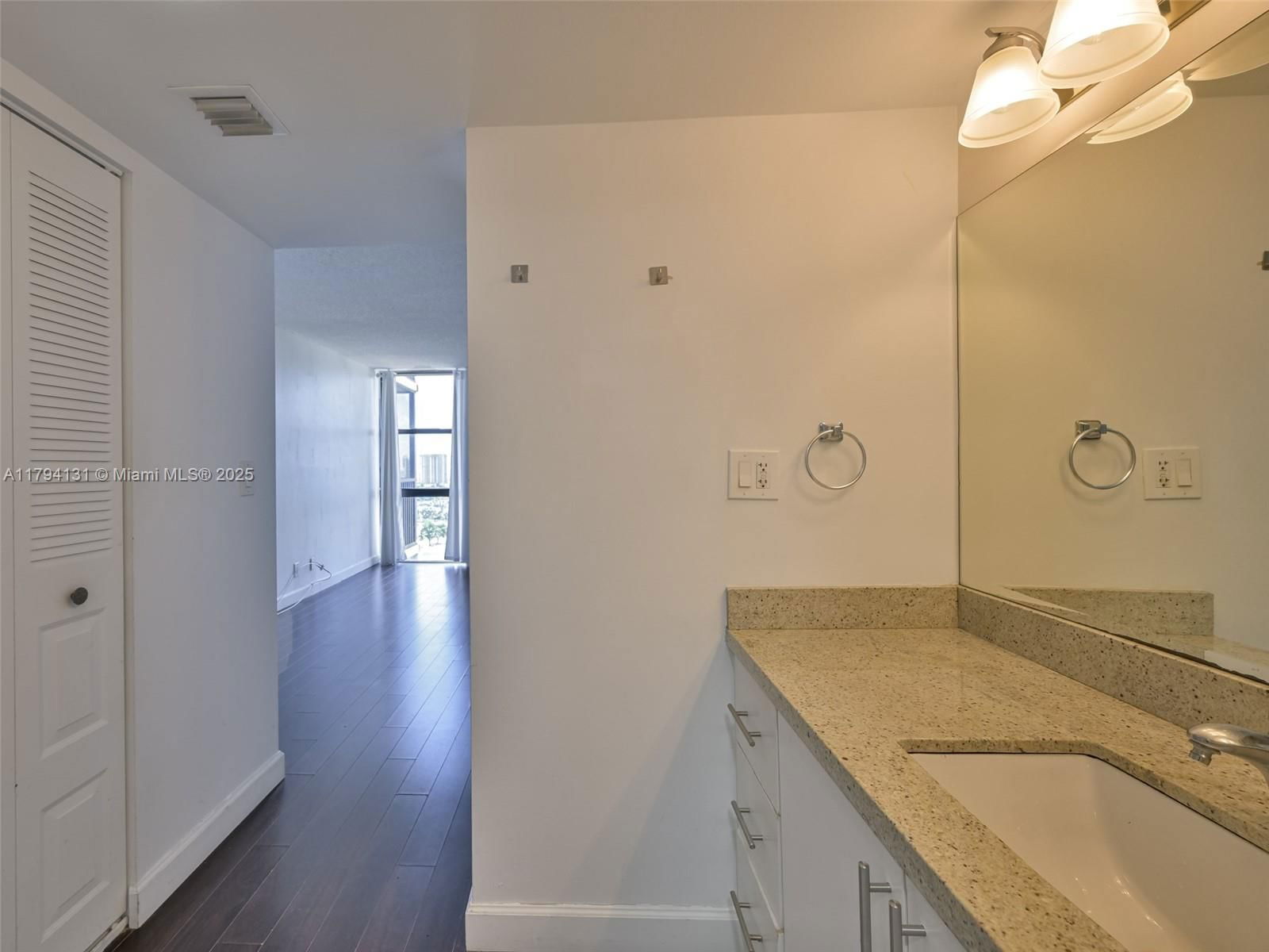 Real estate property located at 20301 Country Club Dr #1927, Miami-dade, Coronado Condo- Tower Ii, Aventura, FL