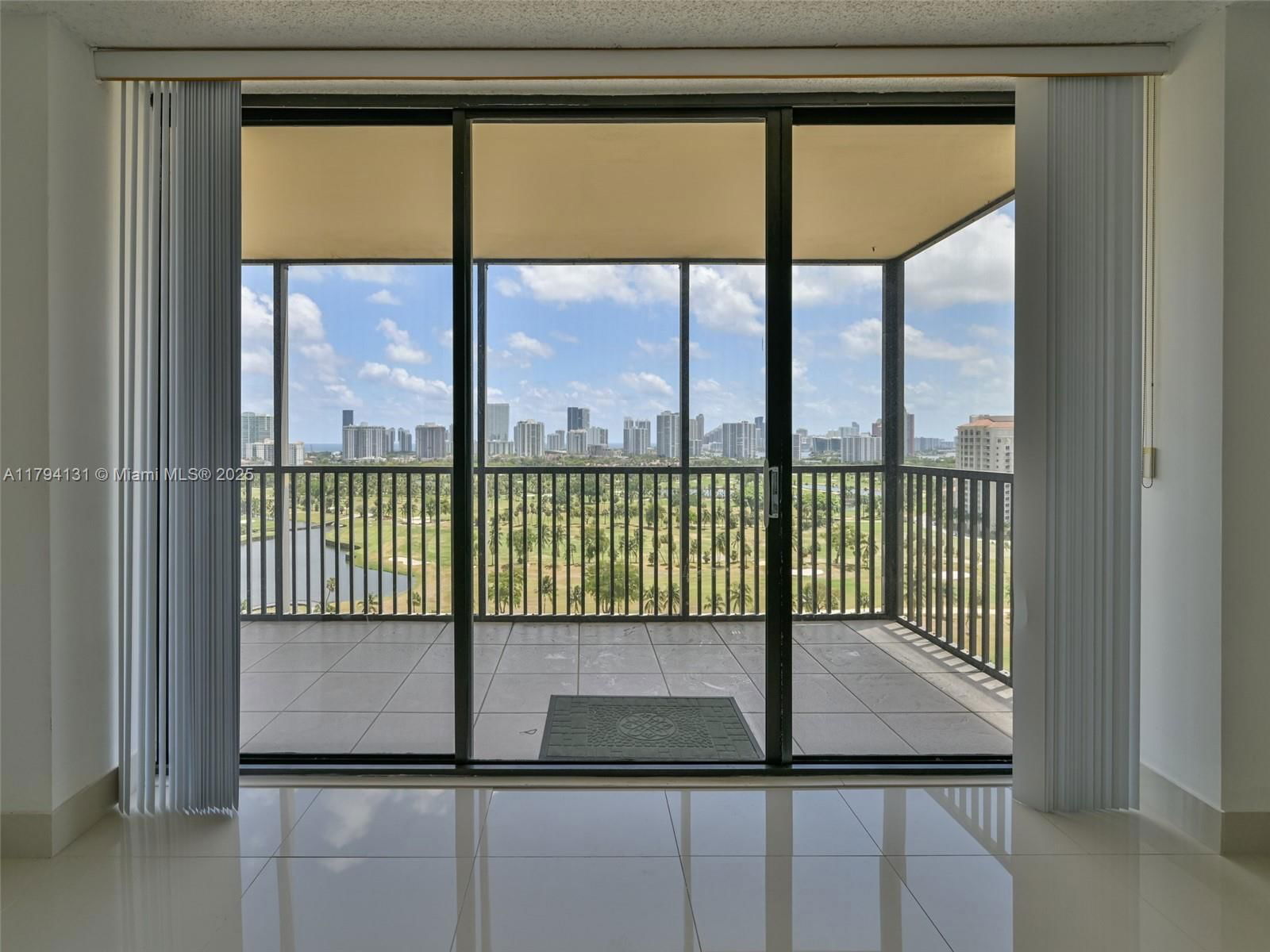 Real estate property located at 20301 Country Club Dr #1927, Miami-dade, Coronado Condo- Tower Ii, Aventura, FL