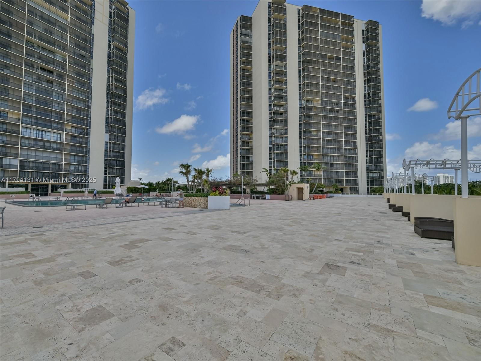 Real estate property located at 20301 Country Club Dr #1927, Miami-dade, Coronado Condo- Tower Ii, Aventura, FL